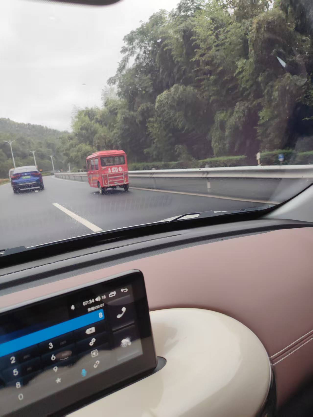 三轮电瓶车